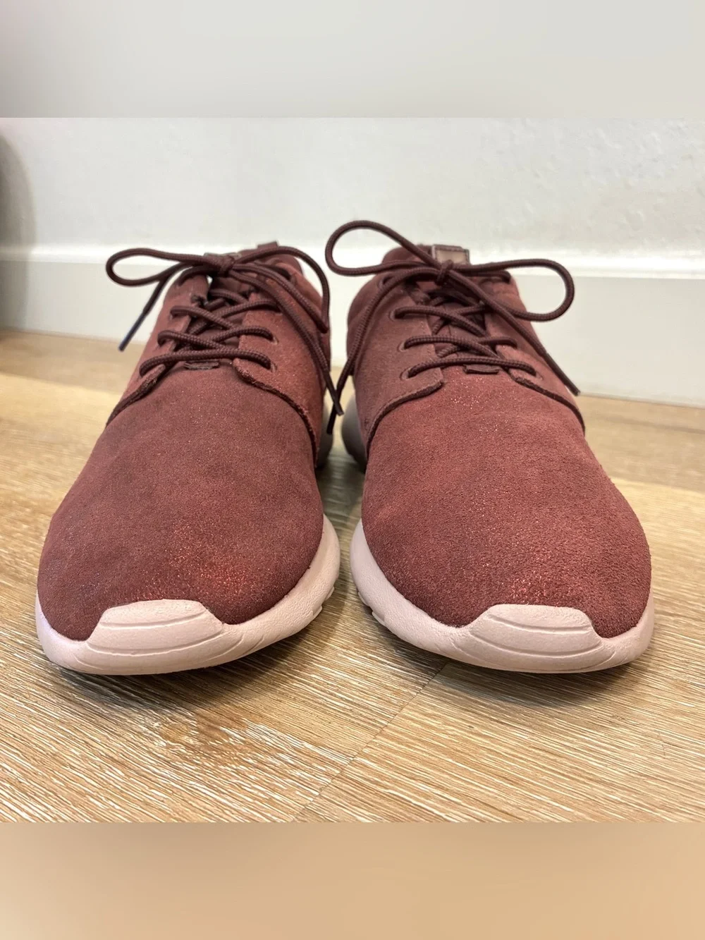 Nike Roshe One Premium Sneakers Red Burgundy Metallic Women’s US 10 EU 42 27cm